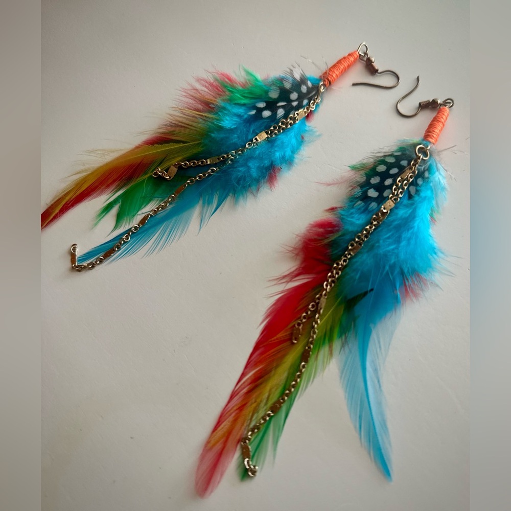 2 Pairs of Beautiful and Colorful Feather Earrings With Gold Chain Accents - Picture 3 of 10